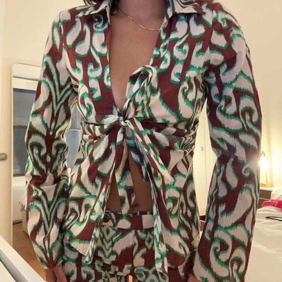 Zara Pant and Open Shirt Matching Set

Size XS - Picture 2 of 7